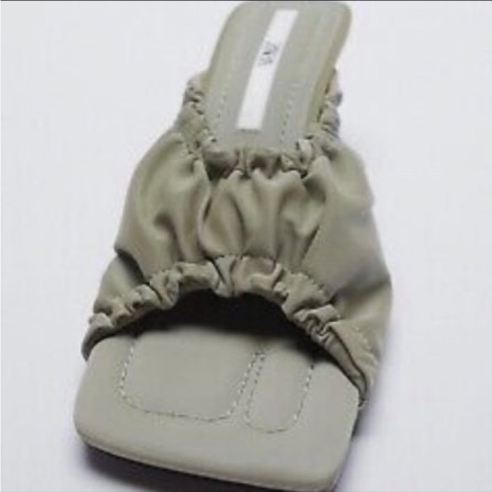Final price ⚡️Zara ruched kitten heels